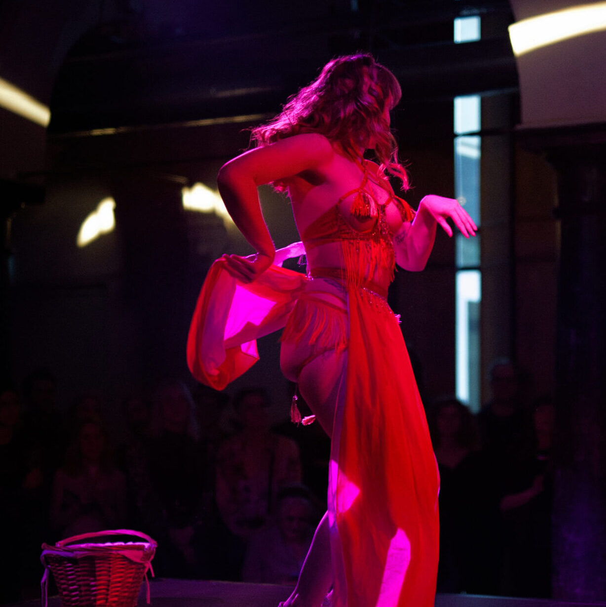 burlesque performer Alice Wonders